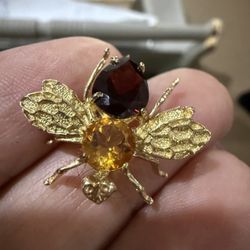 14 Karat Gold, Garnet, Honeybee Vintage Brooch