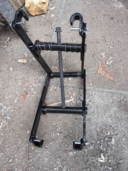 Clamshell type strut spring compressor