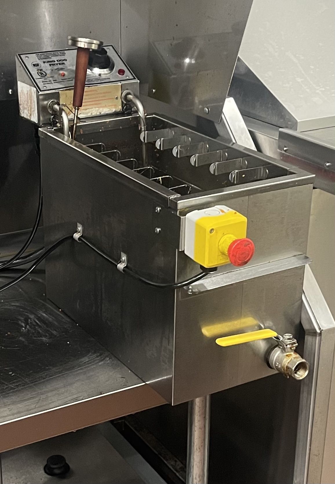 50 lb Foot Long Corn Dog Fryer w/ (12) Clip Assemblies, 230v/1ph