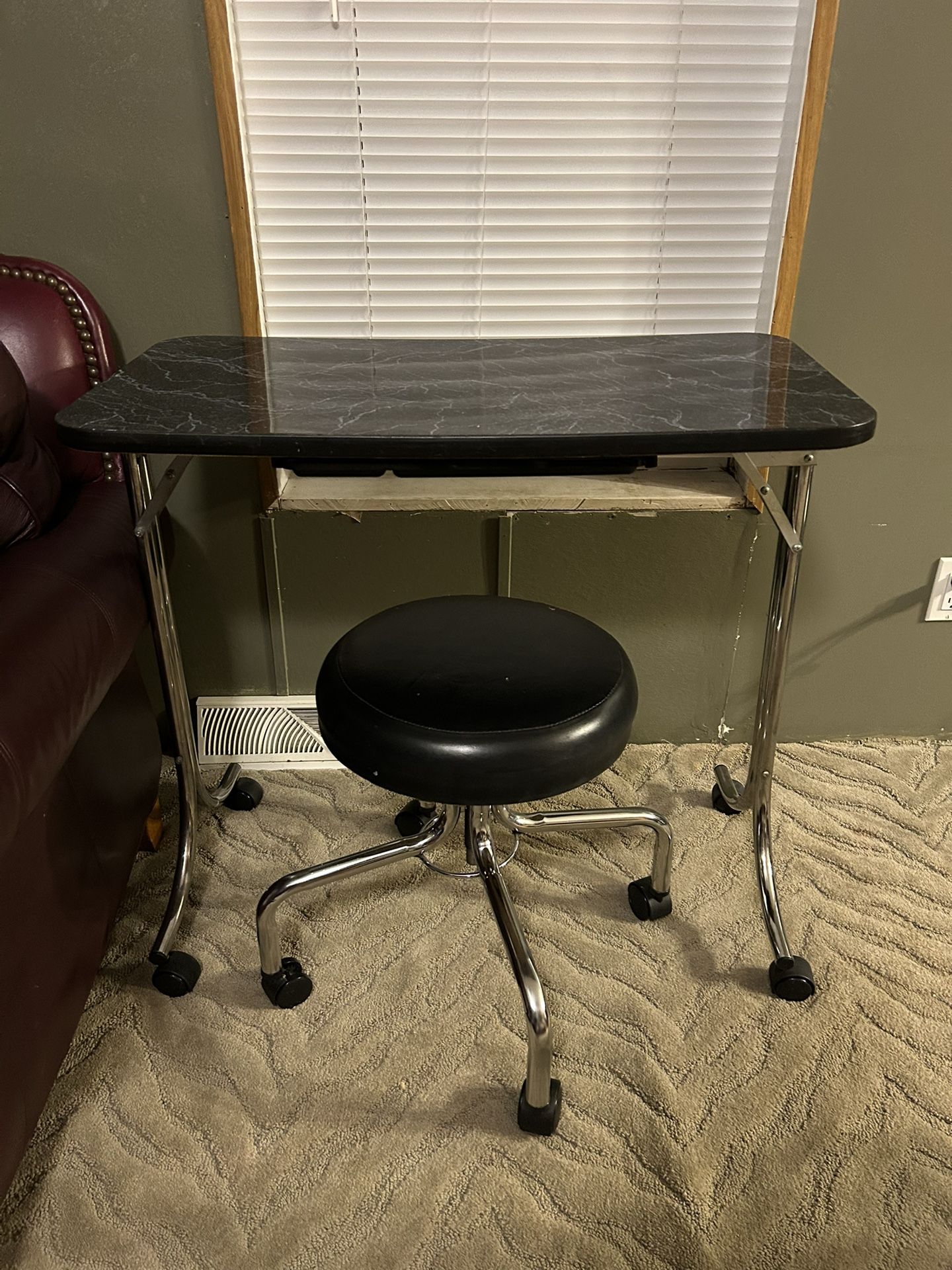 Nail Desk With Rolling Chair