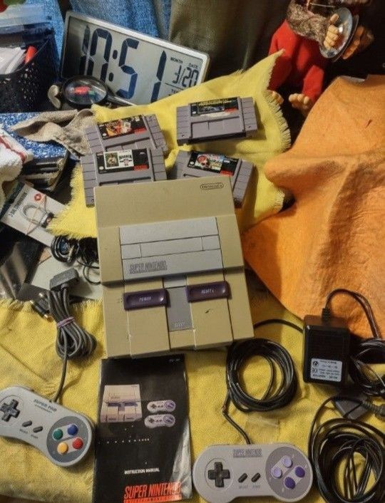 Super NES Four Games Two Controllers Tested Works Amazing Will Not Separate