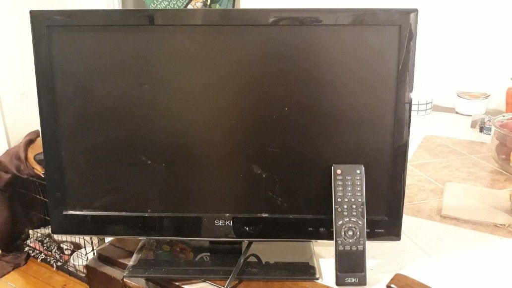Seiko 24 inch TV with remote