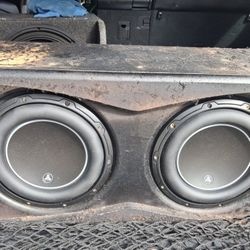 Jl Audio W6 V3 10" Subs W/ ALPINE X-A90M AMP. 