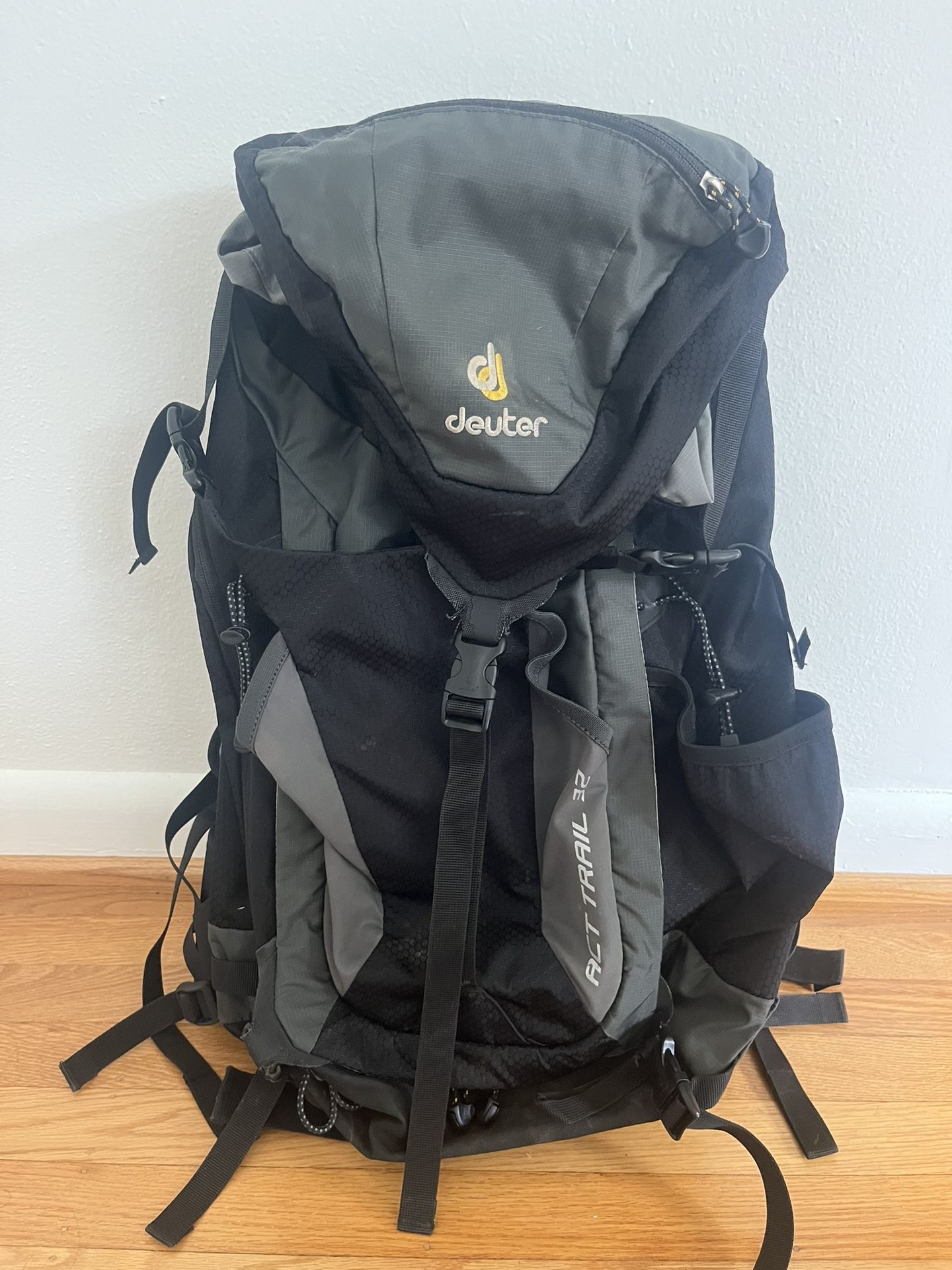 Deuter ACT Trail 32 backpacking backpack
