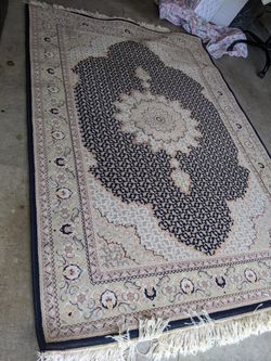 Persian Carpet In Great Condition Nothing Wrong With It.5×8 Feet. Clean ,