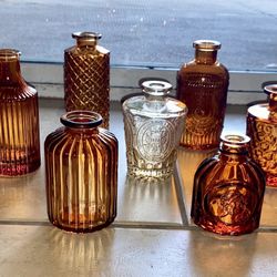 10 + 2 small glass vases in dark and light amber
