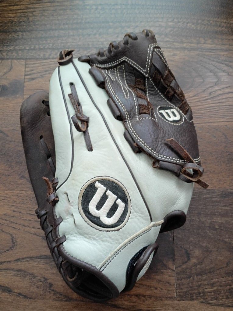 Wilson Baseball Glove LHT: A 950