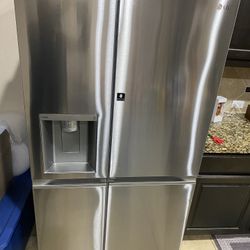 LG Side-by-Side Refrigerator with Craft Ice - Price has been lowered - $700 (Little Elm)