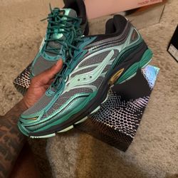 Saucony Progrid Omni 6 Green Glowstrictor Sz. 13