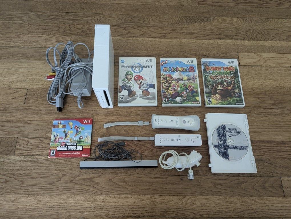 Nintendo Wii Console Bundle With 5 Classic Games & 2 Controllers