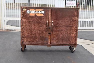 Knaack JOBMASTER 129 Bin Storage Cabinet job box
