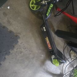 Razor Power Core E90 90W Kick Electric Scooter - Black Green  Or Trades Welcome