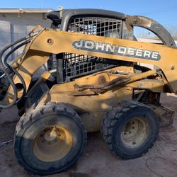 John Deere Skid Steer 250