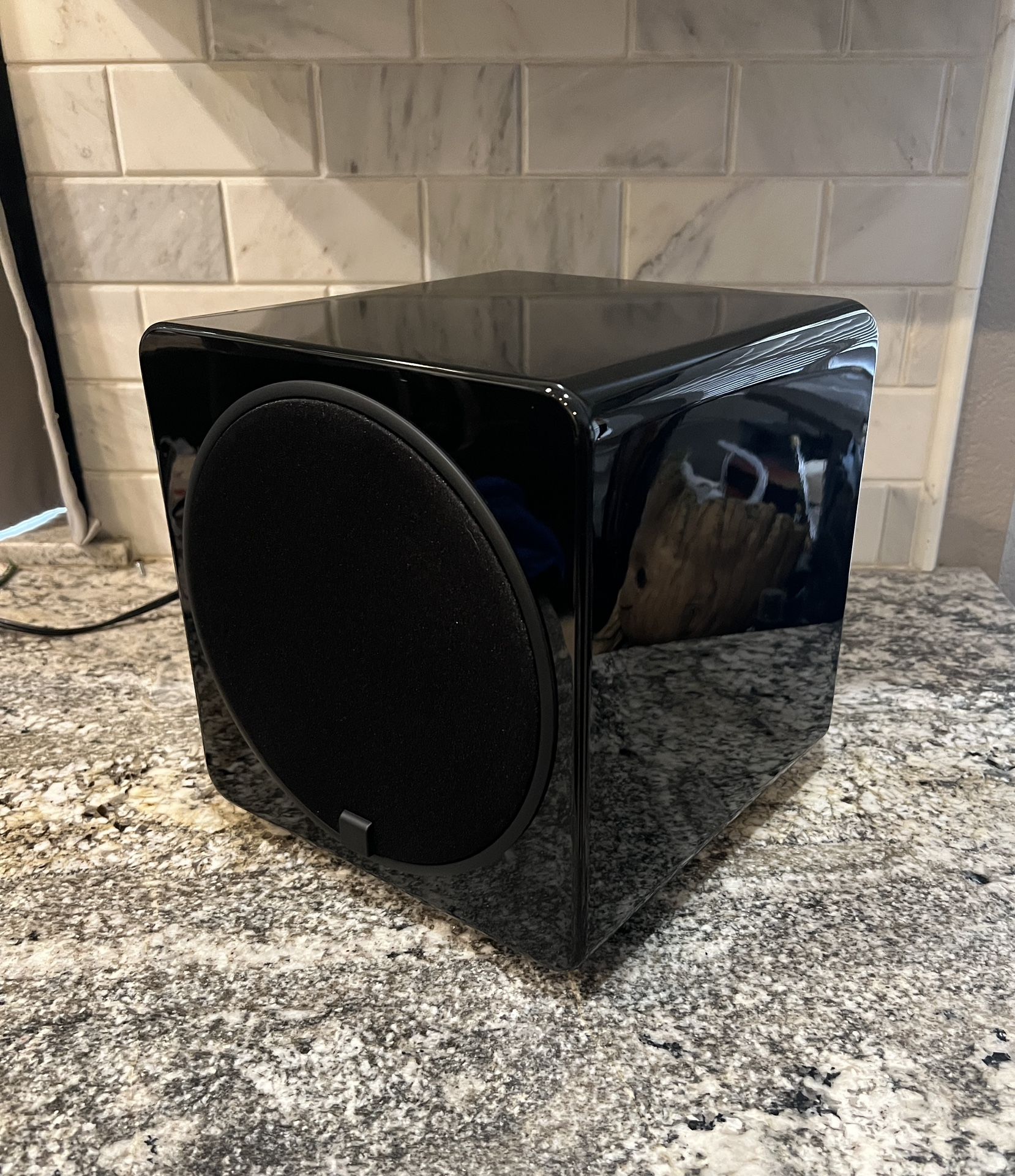 Episode ES-SUB-EV08-110 Powers Subwoofer
