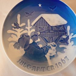 Bing & Grondahl (B&G) 1967 Christmas Plate "Fuglenes Jul"