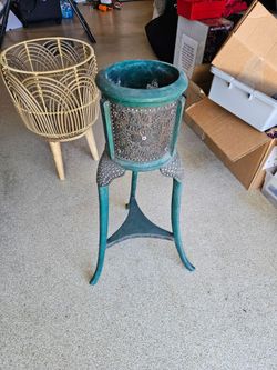 Decorative Plant Stand / Planter
