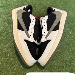 Travis Scott Jordan 1s 