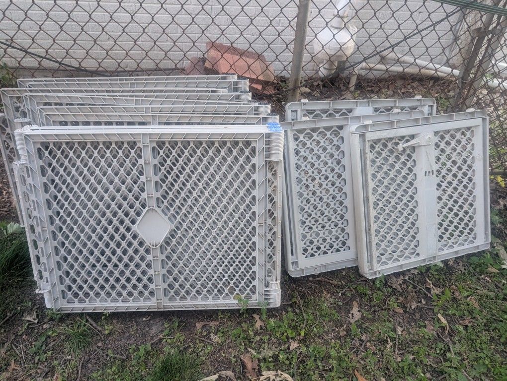 Pets Fence Playard 12 Panels and 3 Gates