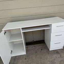 Desk Good Condition 