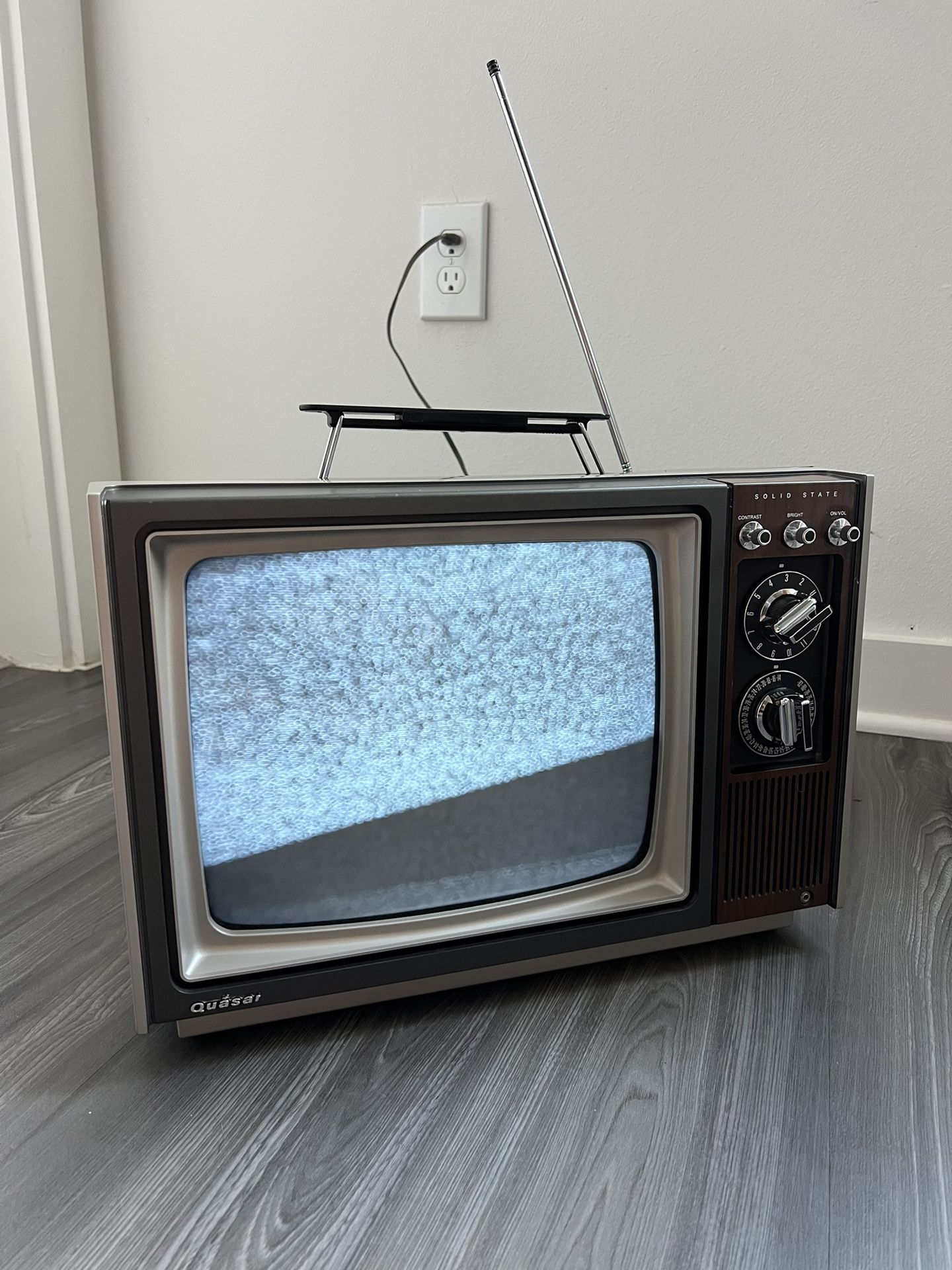 Vintage Quasar Television 1979