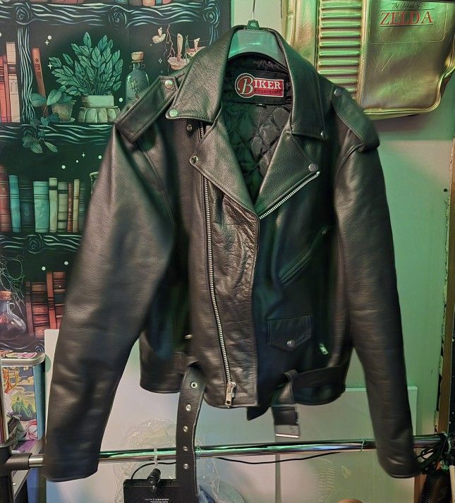 BIKER ESSENTIALS LEATHER JACKET SIZE 48