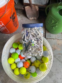 5 gallon bucket (200 count )of used golf balls