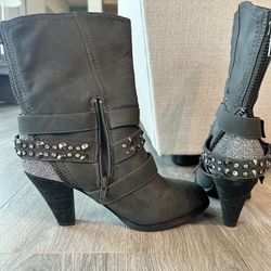 Charcoal Grey Sparkly Rhinestone Boots - Size 9