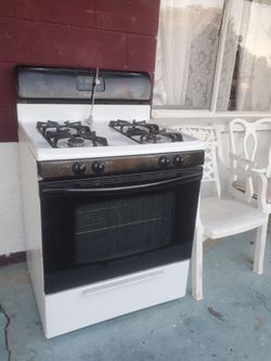 FRIGIDAIRE STOVE
