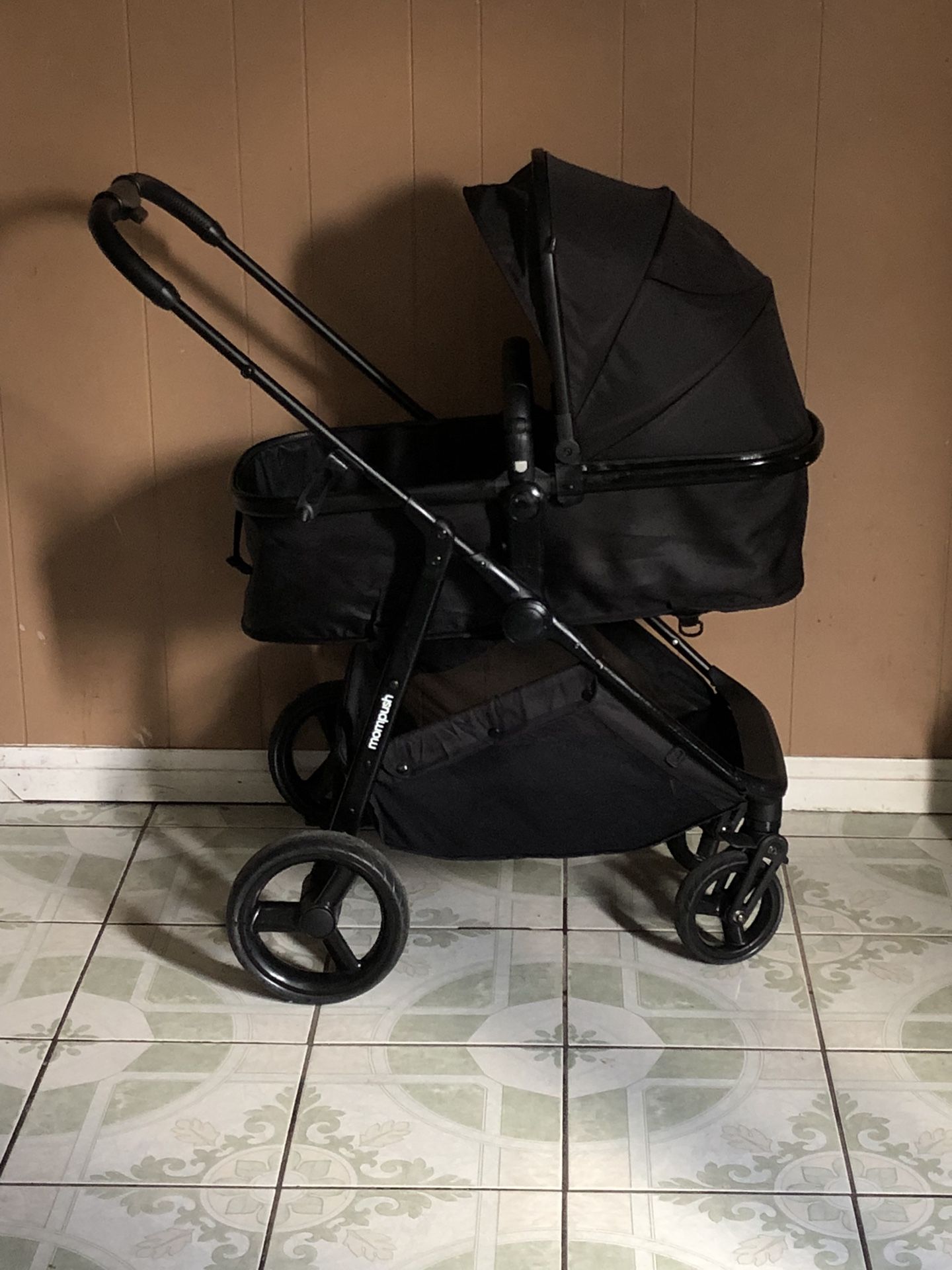 LIKE NEW MOMPUSH STROLLER AND BASSINET 2 IN 1
