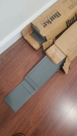 MOLDED RUBBER WALL BASEBOARD