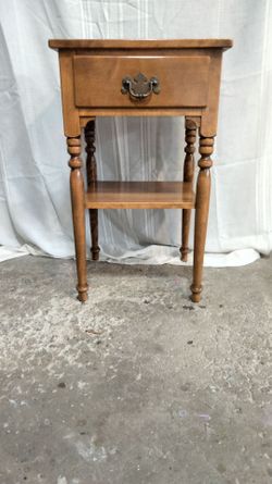 Ethan Allen lamp table