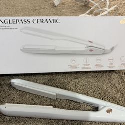 T3 SinglePass Professional Flat Iron 