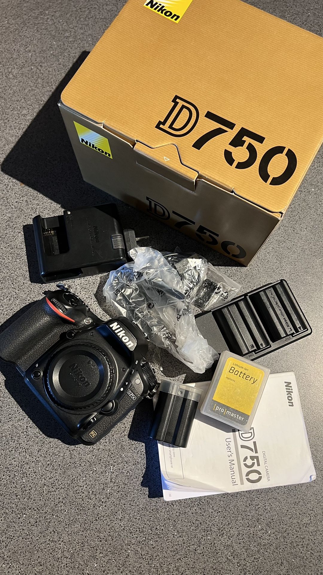 Nikon D750 w/Batteries (x4)
