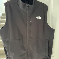 Men’s North Face Vest. Black.  