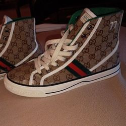 Men’s Gucci tennis 1977 high top sneakers size 11 made in Italy.