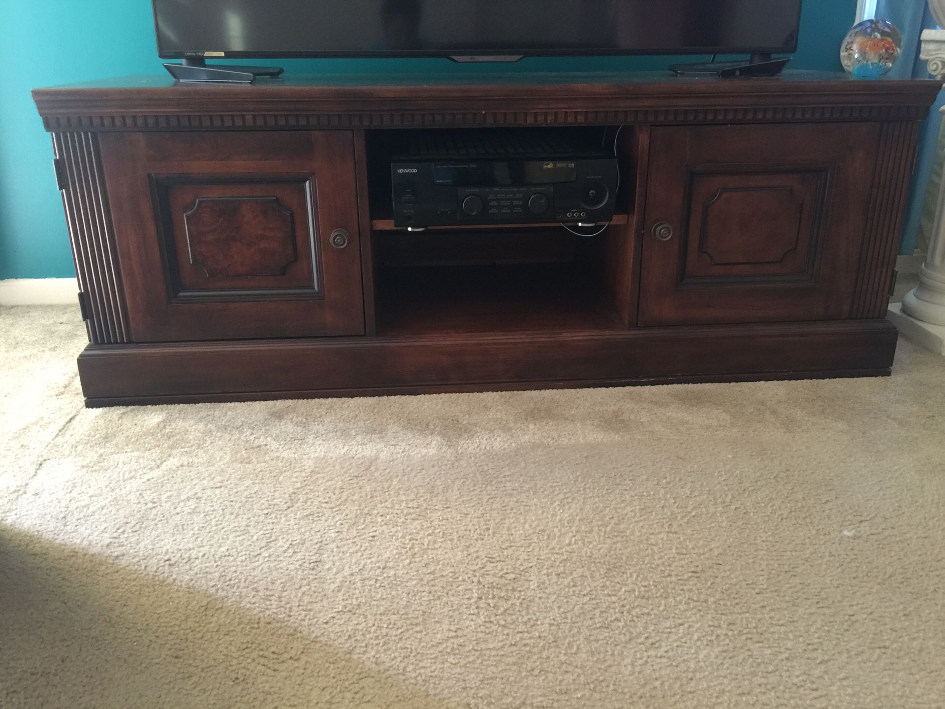 Vintage TV stand can take up to 70inc tv