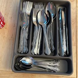 62 Pieces Of Flatware