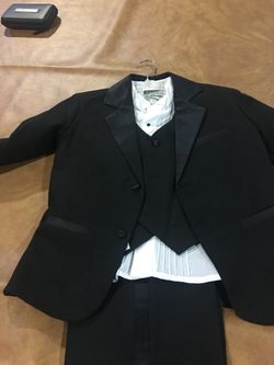 Boy’s dress suit size 7 and 6