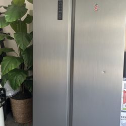 FRIGIDAIRE Refrigerator 
