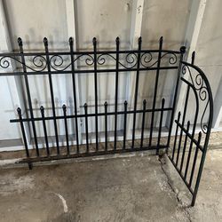4 Black Metal Fence Panels With Swing Gate