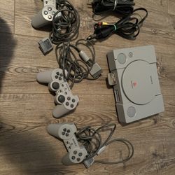 PlayStation 1/ 3 Controllers And Games