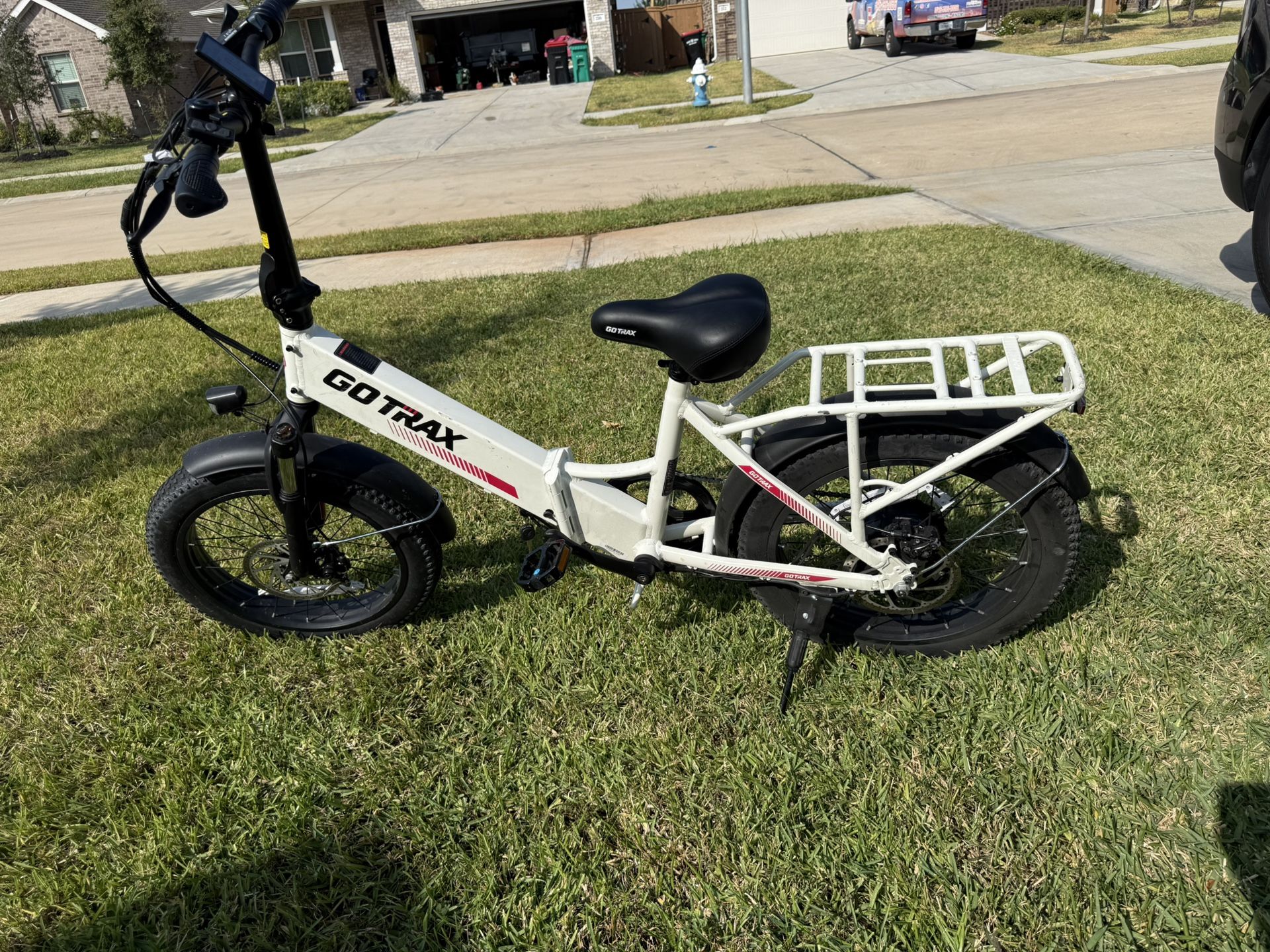 GOTRAX R2 20" x 3" Folding Adult Electric Bike with 20Mph 500W Strong Power Motors (Lower miles use)