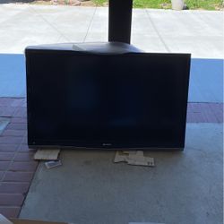 TV- Sharp Aquos 52”