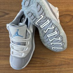 Retro Low 11 Air Jordan ,  Kids Shoe White & Gray  Size 11