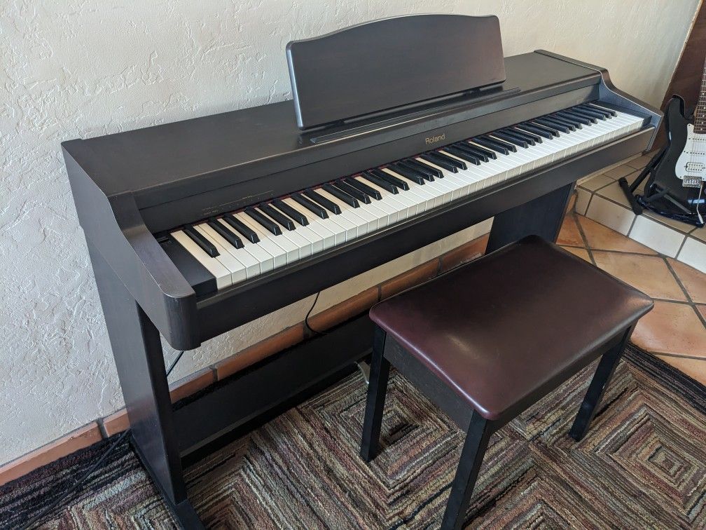 Roland Digital Piano hp 137r