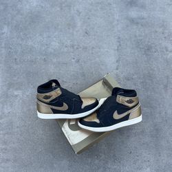 Jordan 1 Gold Metallic Size 10M / 11M Brand New