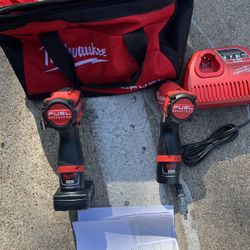 Milwaukee M12 FUEL 12-Volt Lithium-Ion Brushless Cordless Hammer Drill and Impact Driver Combo Kit w/2 Batteries and Bag (2-Tool)
