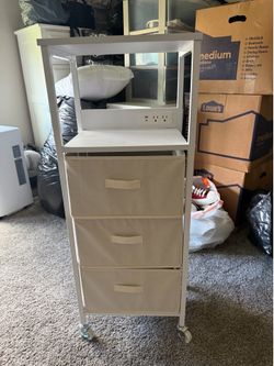 Rolling tall stand with plugs!!!