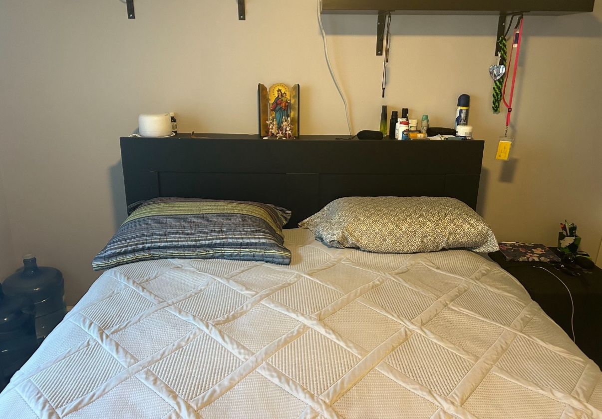 Queen Size Bed With Shelves And Drawers