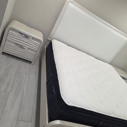 Luxury King Bedroom Set with Two Nightstand and Dresser 